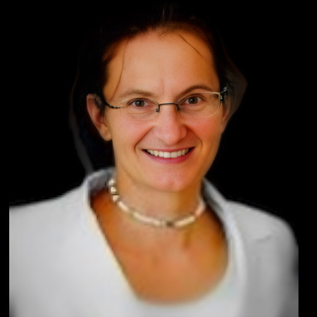 Riaditeľka: PaedDr. Beáta Evansová